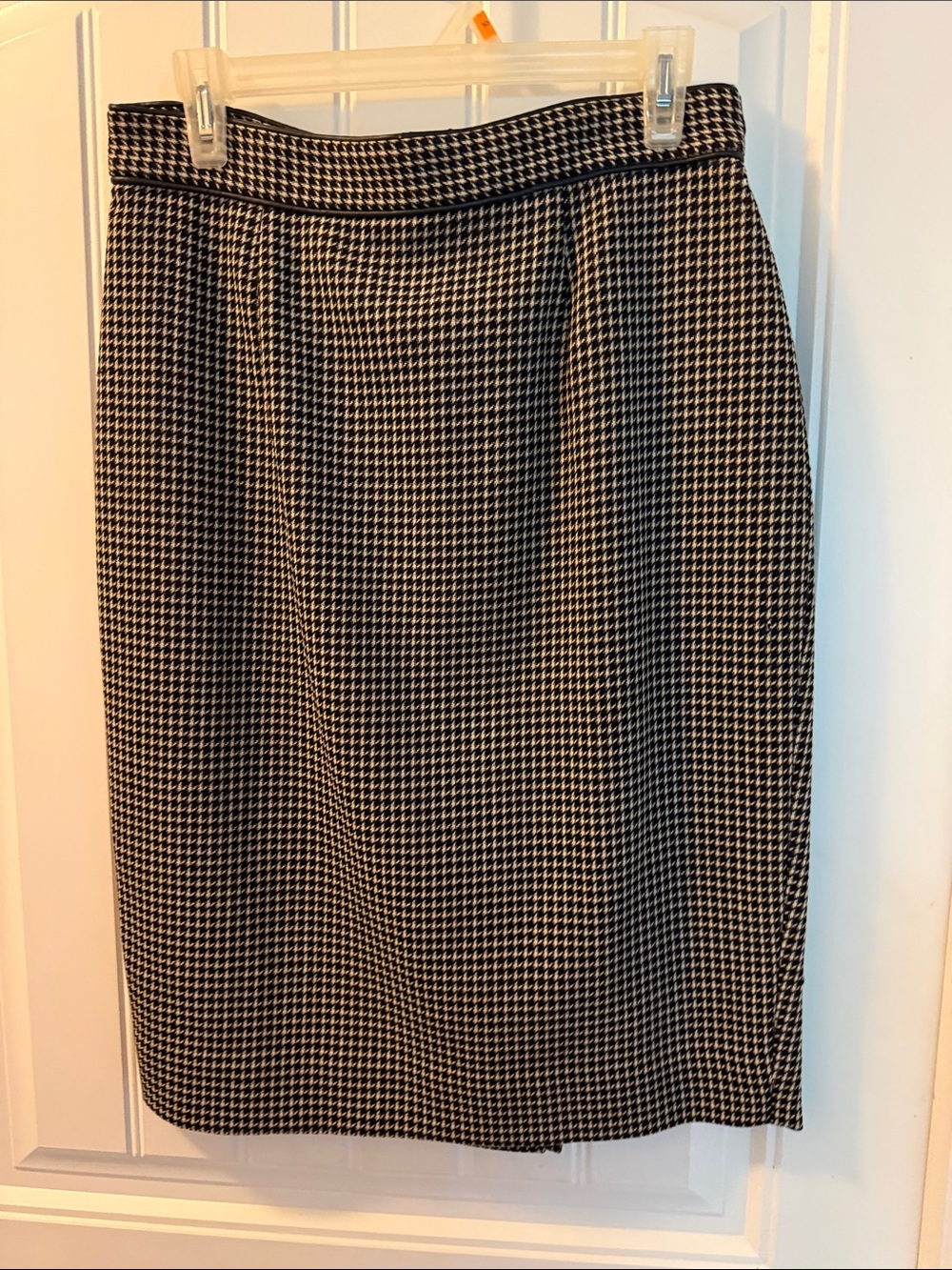 Dana Buchman Black & White Houndstooth Pencil Skirt